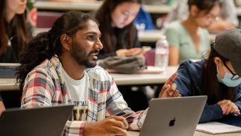 Students participate in the ARE 136: Managerial Marketing lecture.