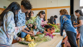 Aggie Jumpstart hosted a “Build A Bouquet” event where students could craft a handmade gift to share the love. (Elyssa Lieu/UC Davis)