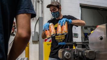 In July, winners of the Iron Brew competition in food science’s practical malting and brewing course got some hands-on experience brewing, canning and distributing a small commercial batch at Sudwerk Brewery in Davis. Food science major Charles Thudium was part of the winning team.