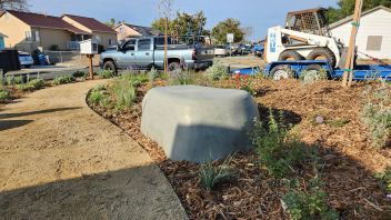 SolTrans bus stop in Vallejo that was redesigned by UC Davis students Ashley Gear and Katie Wong.