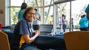 Dean Dillard welcomes incoming families during Aggie Moove-In.