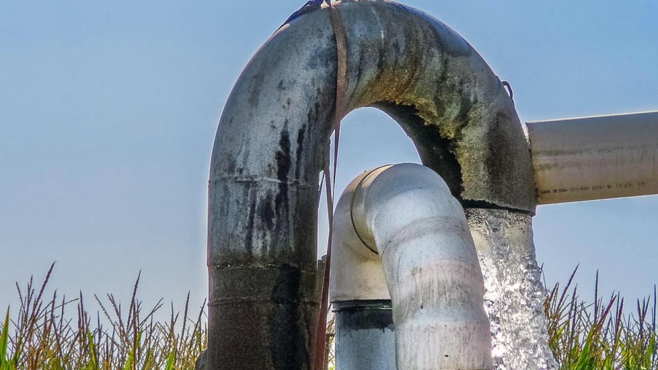 A well in Kings County pumping groundwater into an irrigation system. (Photo credit: Thomas Harter) A well in Kings County pumping groundwater into an irrigation system. (Photo credit: Thomas Harter)
