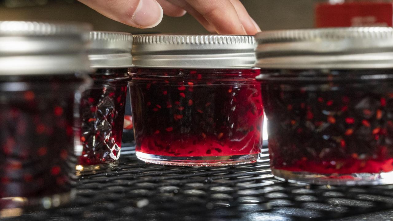 Fresh jelly is prepared in jars.