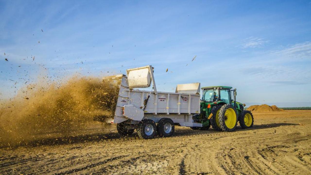 Wood chips from recycled almond trees are spread across an orchard in California's Stanislaus County. (Brent Holtz, UCANR) Wood chips from recycled almond trees are spread across an orchard in California's Stanislaus County. (Brent Holtz, UCANR)