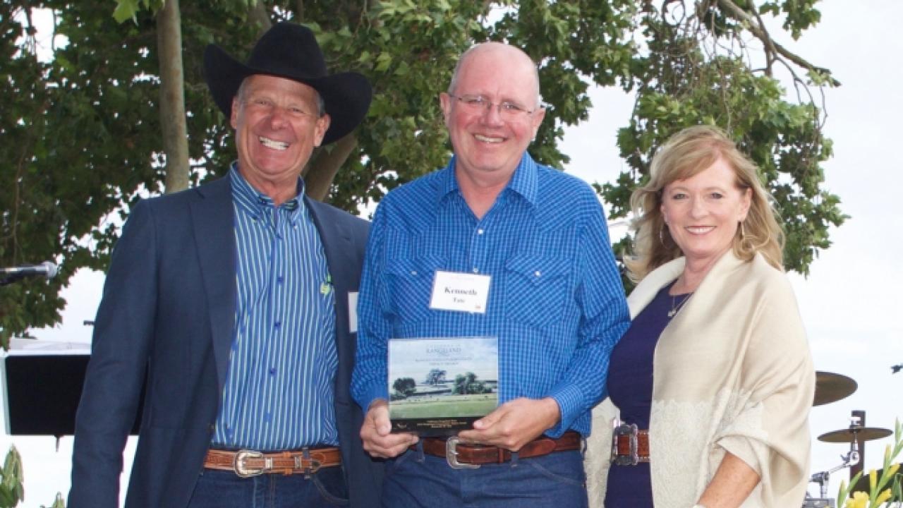 Ken Tate, center, with Rangeland Trust emeritus director Devere Dressler and Rangeland Trust CEO Nita Vail. Photo by Richard Levine. Ken Tate, center, with Rangeland Trust emeritus director Devere Dressler and Rangeland Trust CEO Nita Vail. Photo by Richard Levine.