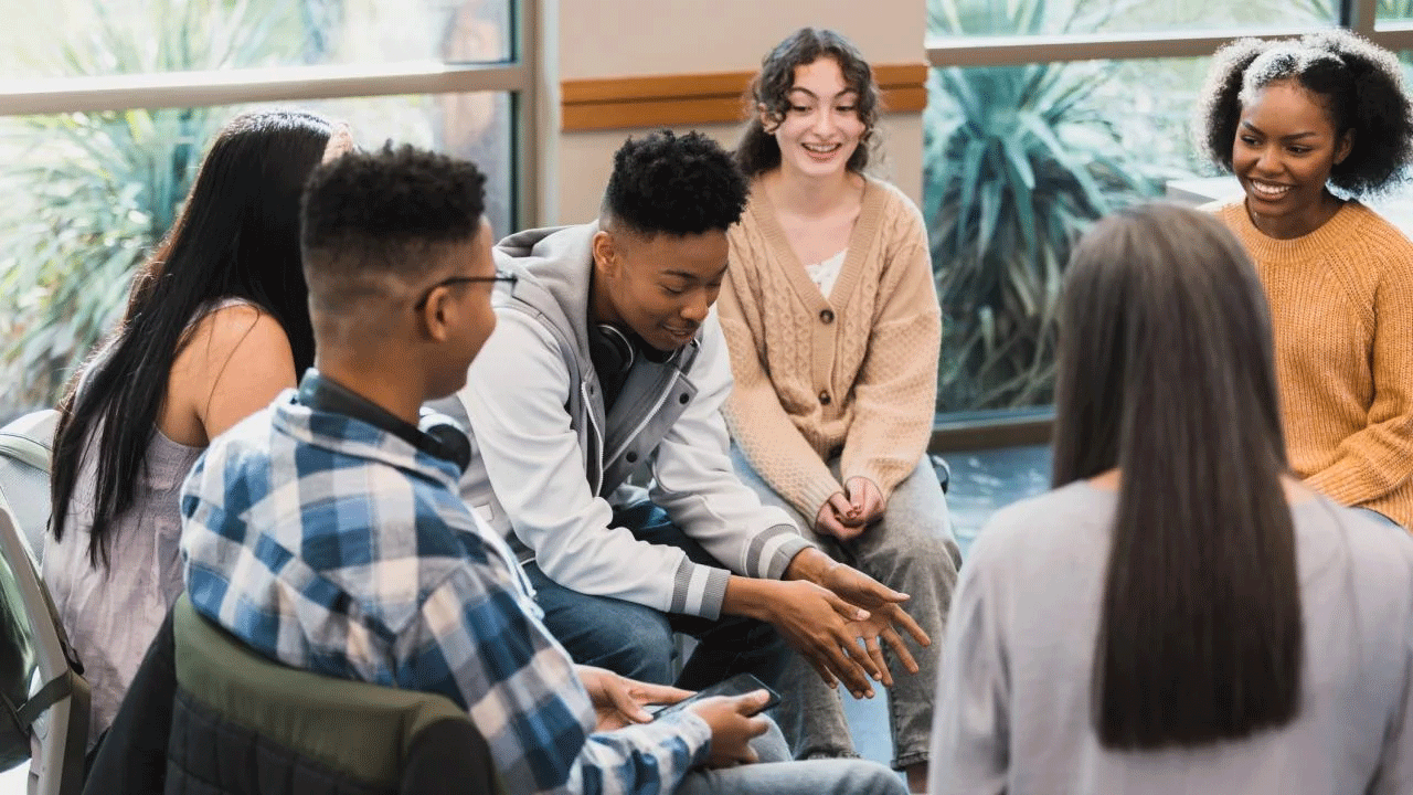 A group of young teenagers talking together.