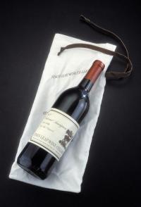 1973 Stag’s Leap Wine Cellars Cabernet Sauvignon. (Smithsonian catalog number 1996.0029.01)