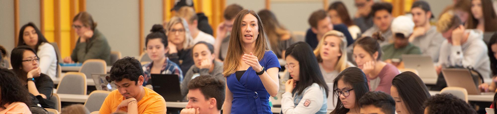 Lecturer Debbie Fetter teaches her class on diet during Nutrition 10.